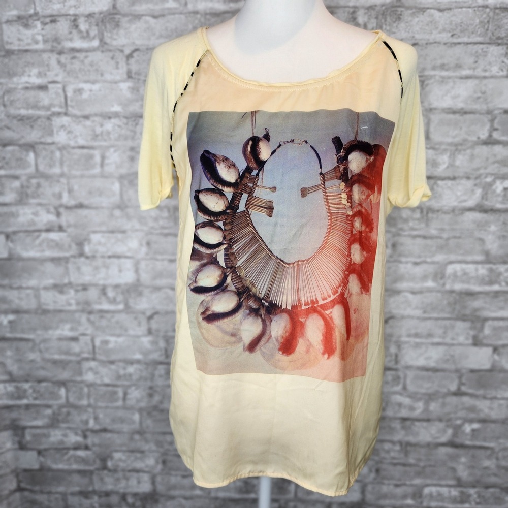 Maison Scotch T-shirt‎ Graphic Cowrie Shell Necklace Yellow Boho Size 2 Medium